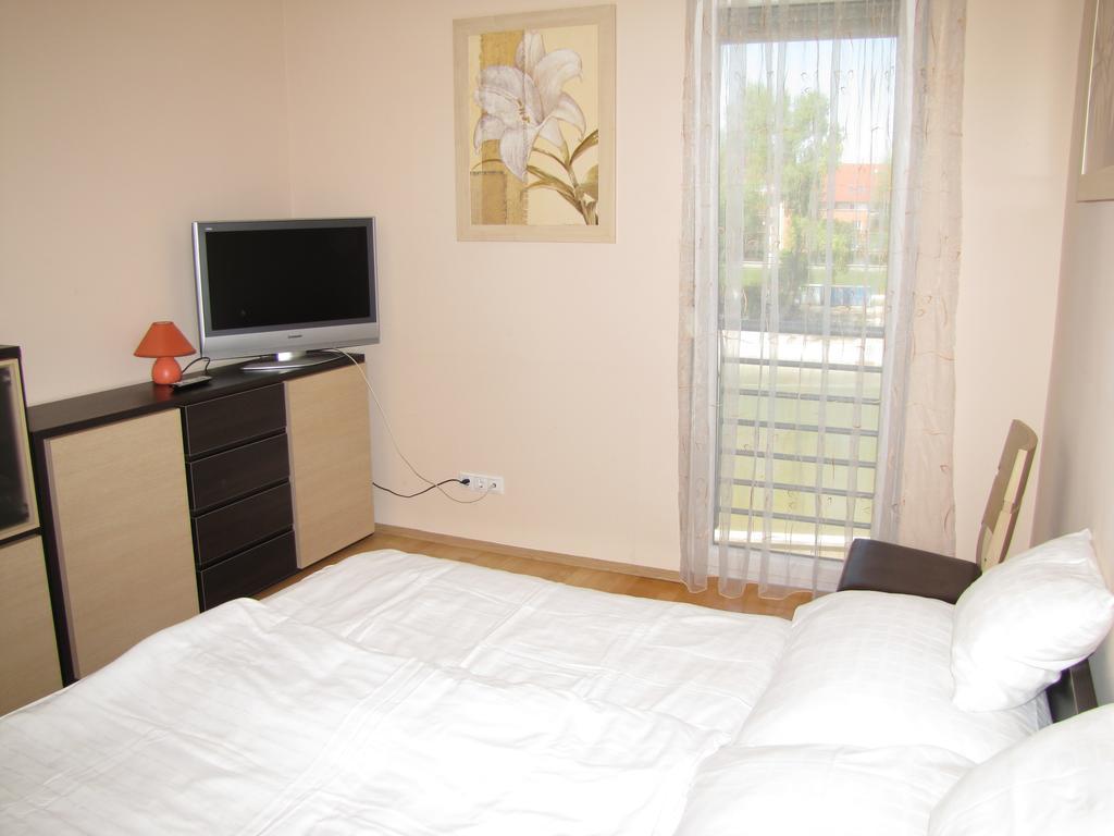 Dunalux Apartman Gyor Room photo