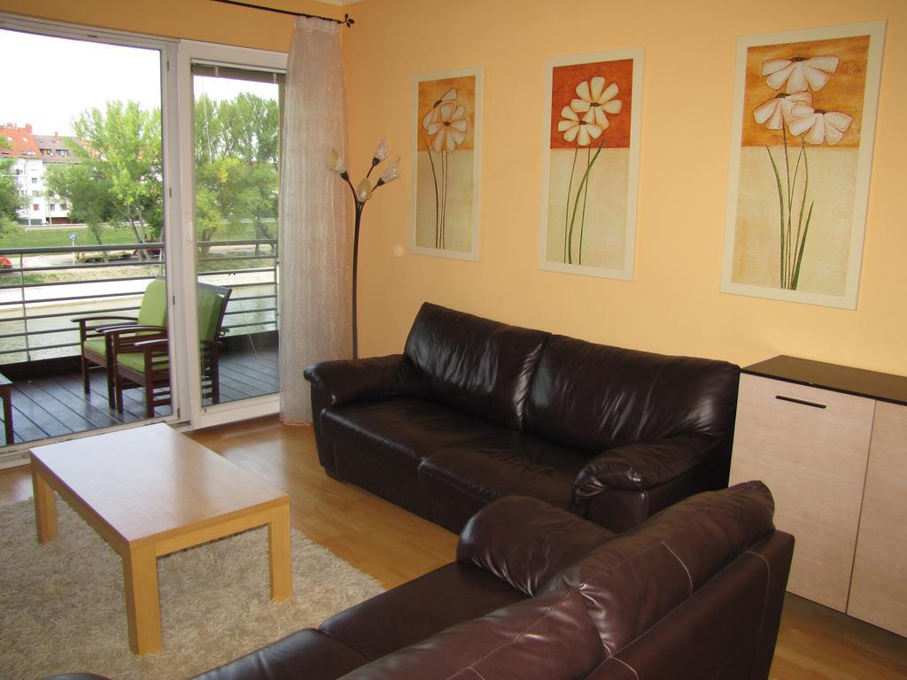 Dunalux Apartman Gyor Room photo